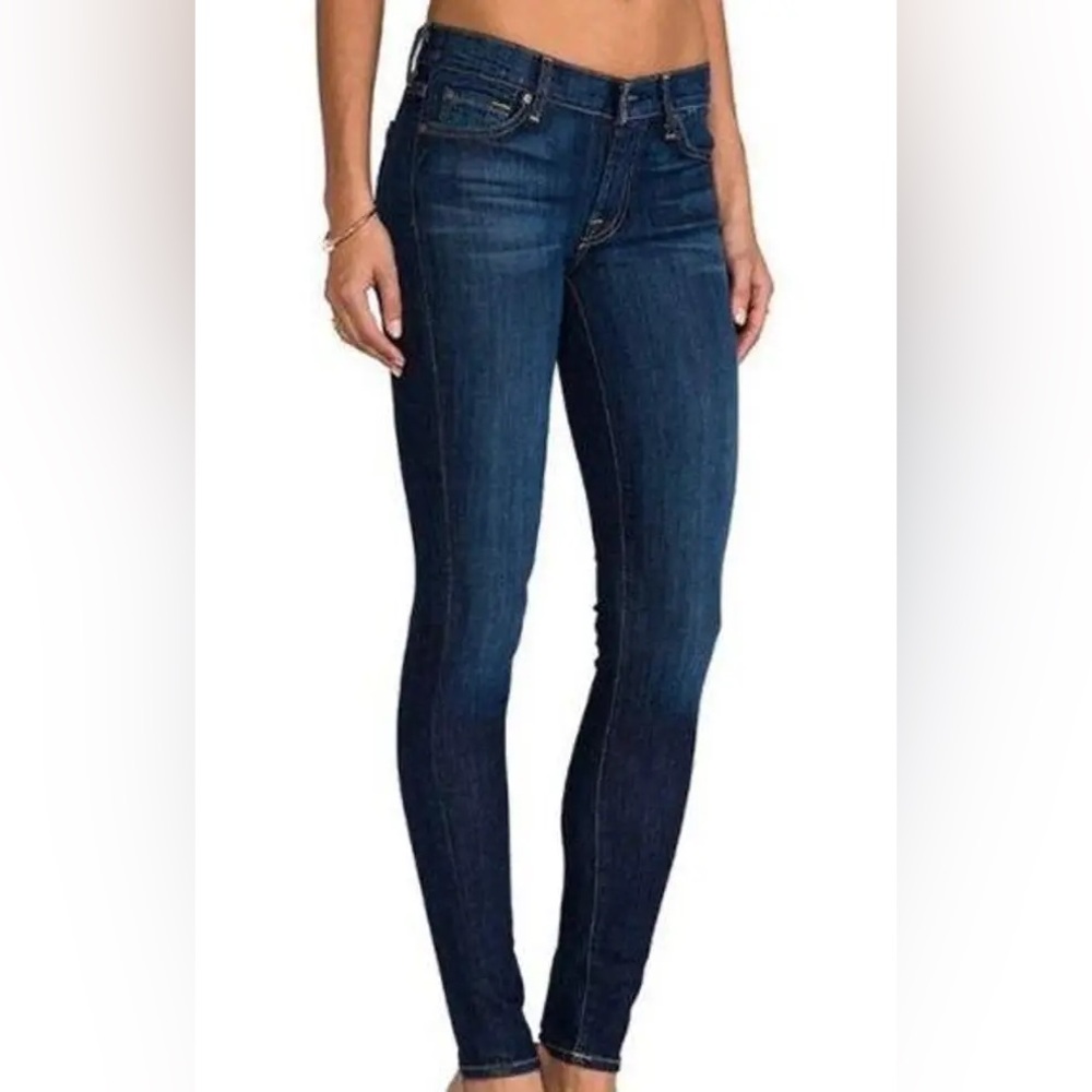 7 For All Mankind The Skinny Jeans. Size 26. Never Worn. Excellent Condition.